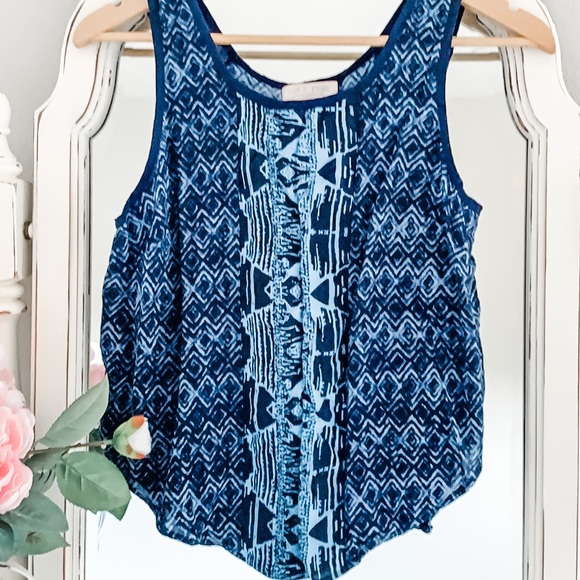Zoe & Rose Band of Gypsies -  crochet-trimmed open back tribal design tank - Picture 5 of 9